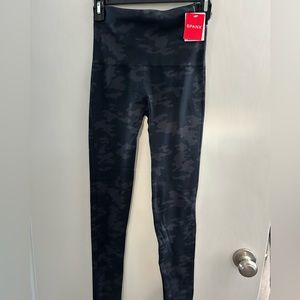 Spanx look at me leggings in camo black size medium brand new with tags!